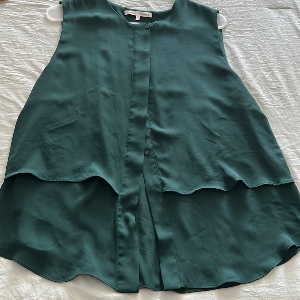 Violet + Claire Women’s sleeveless blouse Sz: L Color: Evergreen